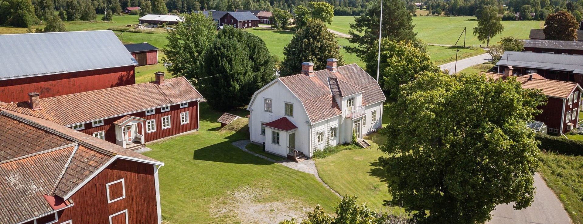 Bredåker - Lantgård vid  Södra Dellen