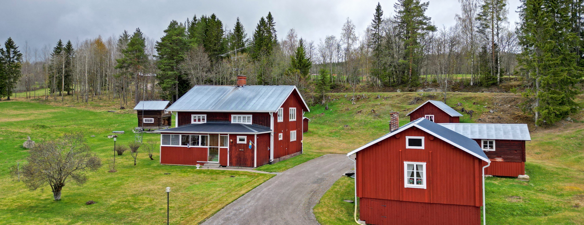 Kåra - Lantgård med skog