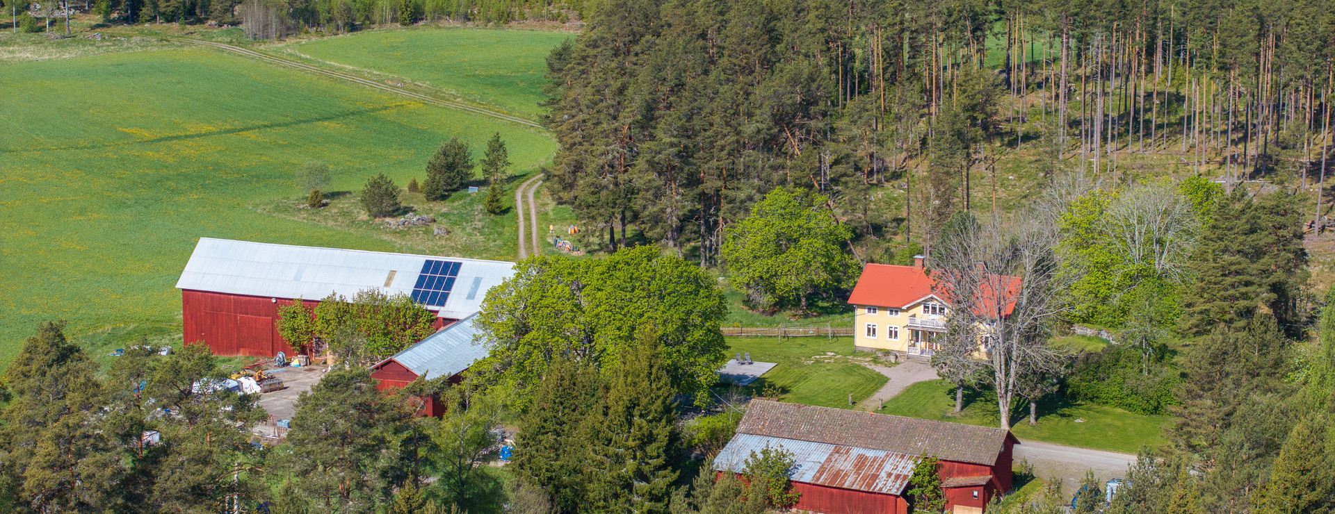 Hälla gård - Fridfull gård i Tärnsjö
