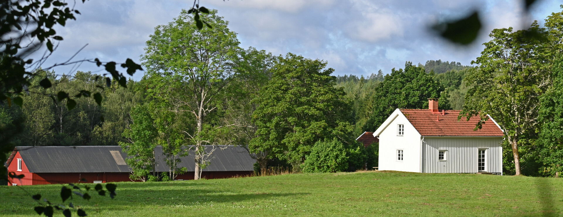 Svenstakan - Fridfull skogsgård
