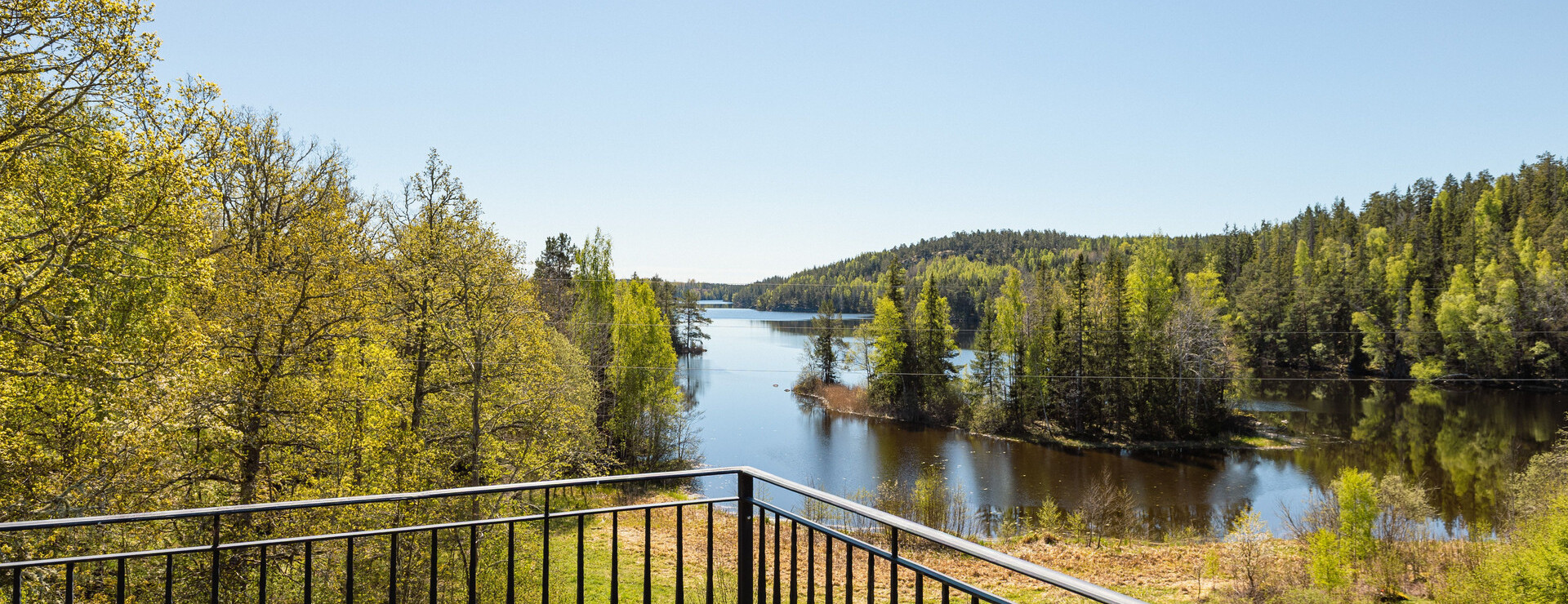 Frösvinäs - Komplett skogsgård med sjöläge