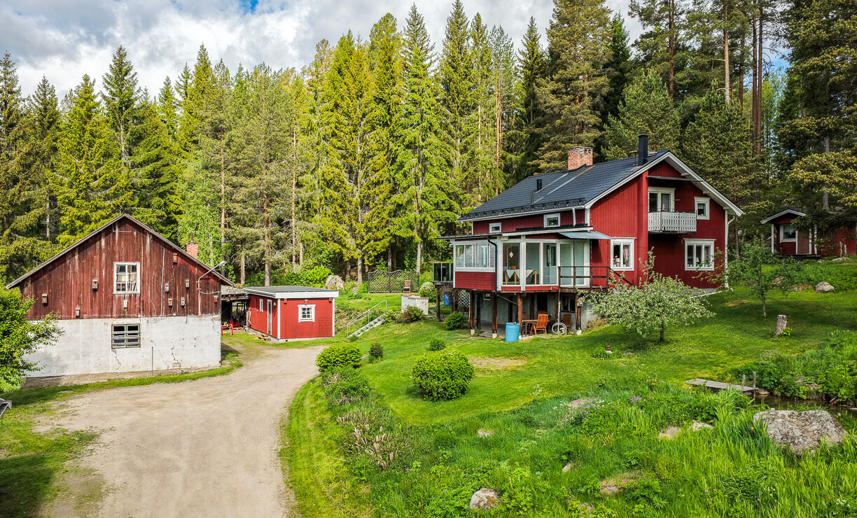 Murs - Gård med skog i Röste