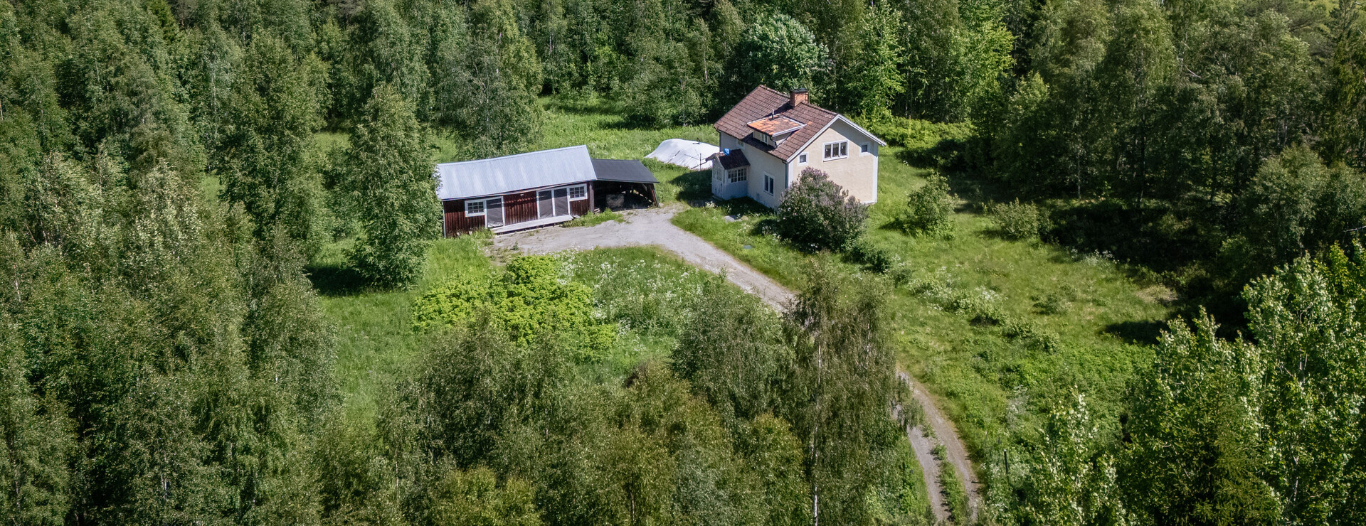 Groland - Lantligt nära tätort och sjö