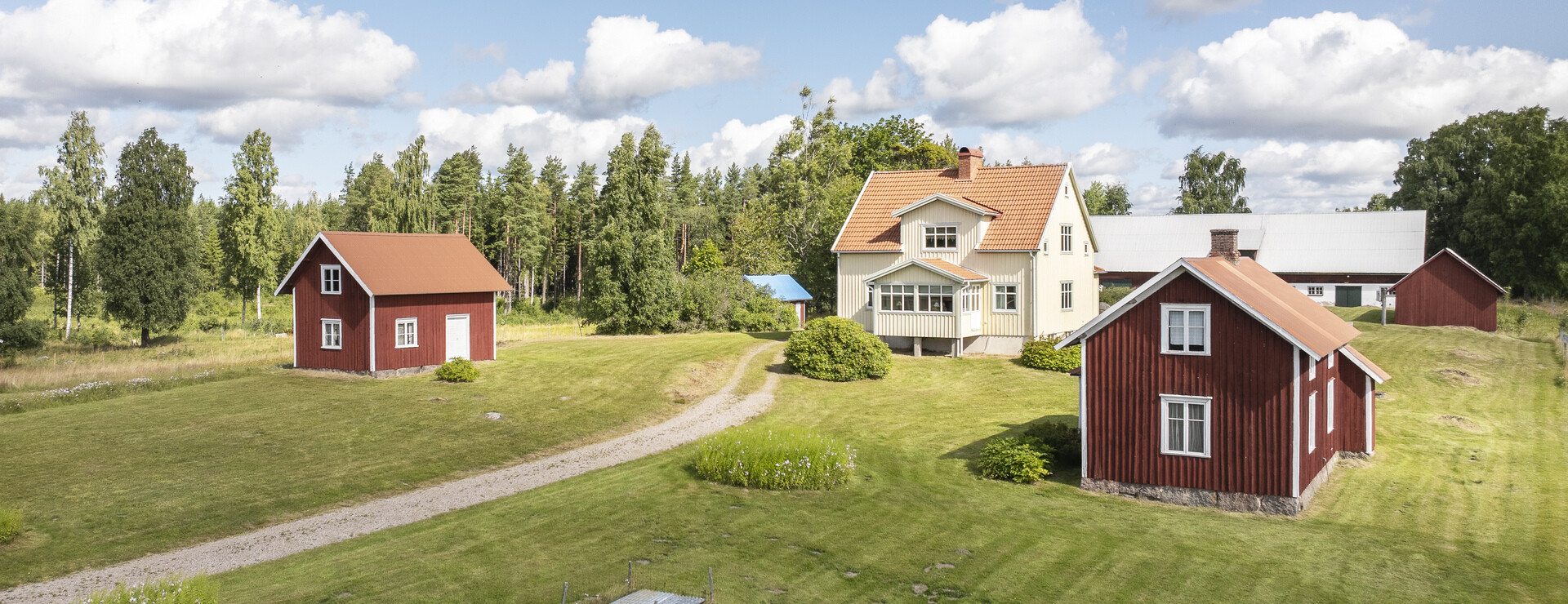 Apelskift - Vackert läge i byn