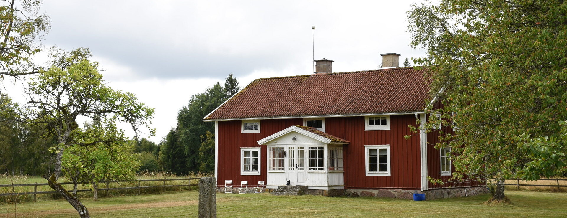 Släna - Privat läge vid sjö